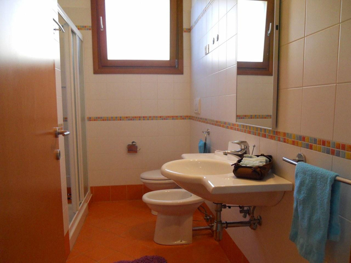 Bathroom, Four-room flat with swimming pool and air conditioning, Venezia