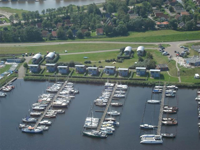 Others 5, Waterfront holiday home sonnenschein 3 persons with sauna, Dongeradeel