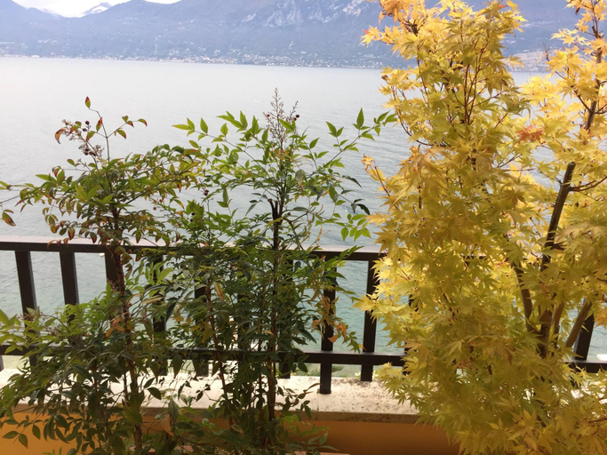 Others 5, Apt In Front Of Lake Garda, Verona