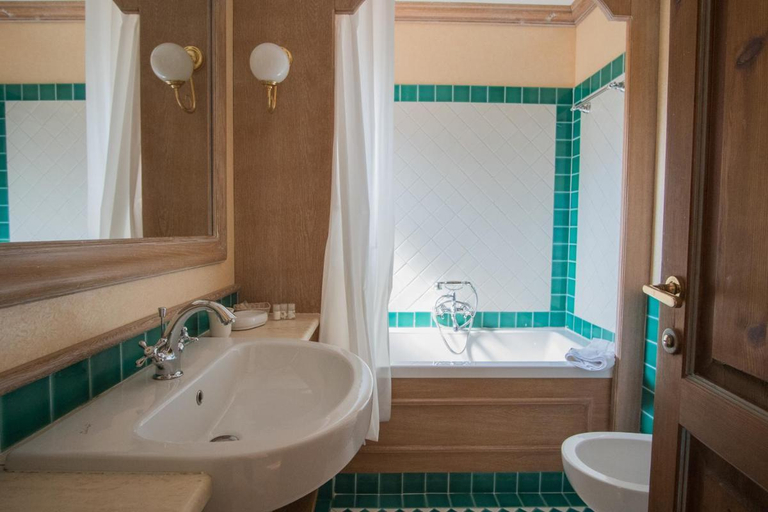 Bathroom 3, Beautiful Il Giardino degli Oleandri 1 Bedroom sleep 4 plus extra child, Olbia-Tempio