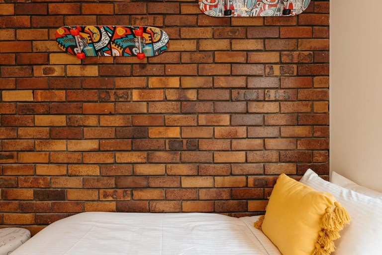 Bedroom 1, Roderick Beach House Pet Friendly, Caloundra - Caloundra N.