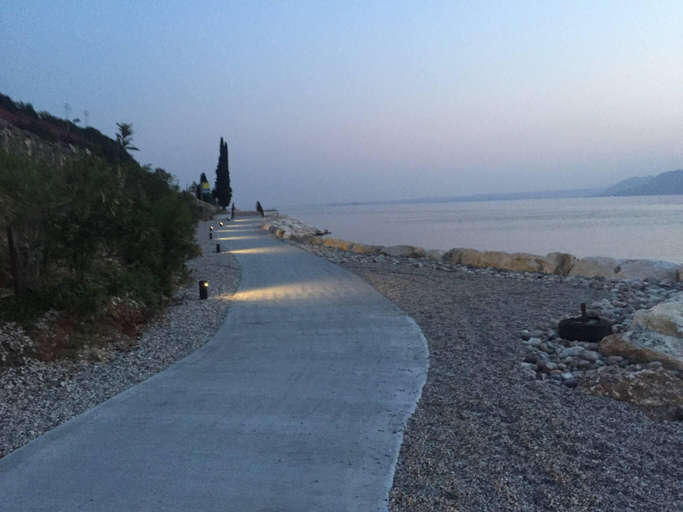 Others 2, Apt In Front Of Lake Garda, Verona