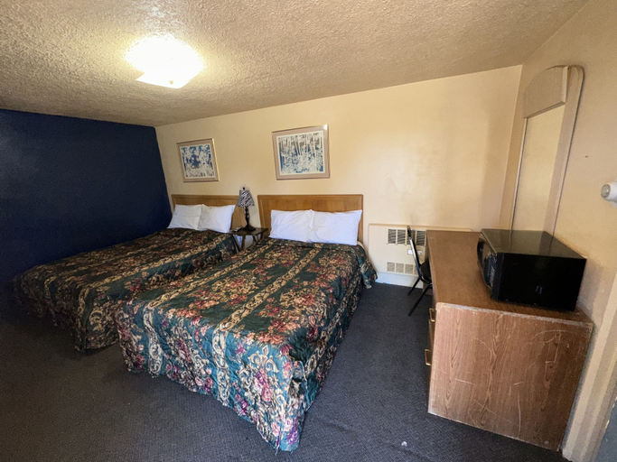 Bedroom 1, Crestview Motel Inc, Tazewell