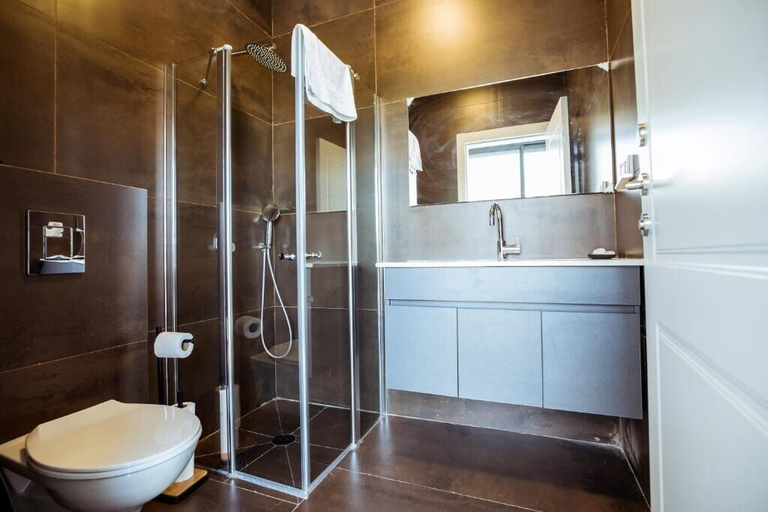 Bathroom 5, Herzl Boutique