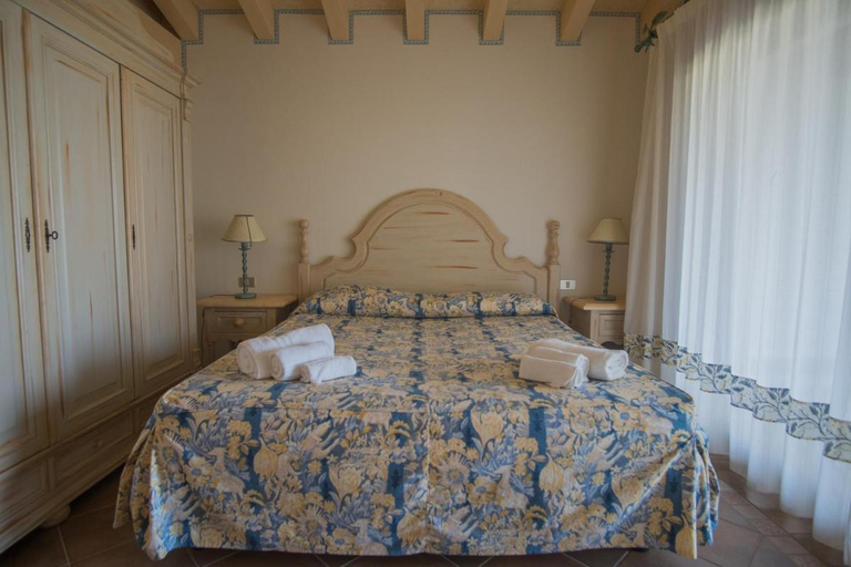 Bedroom 2, Beautiful Il Giardino degli Oleandri 1 Bedroom sleep 4 plus extra child, Olbia-Tempio