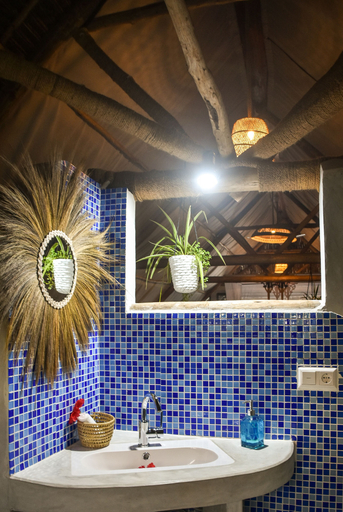Bathroom 4, Villa Malaika, Kusini