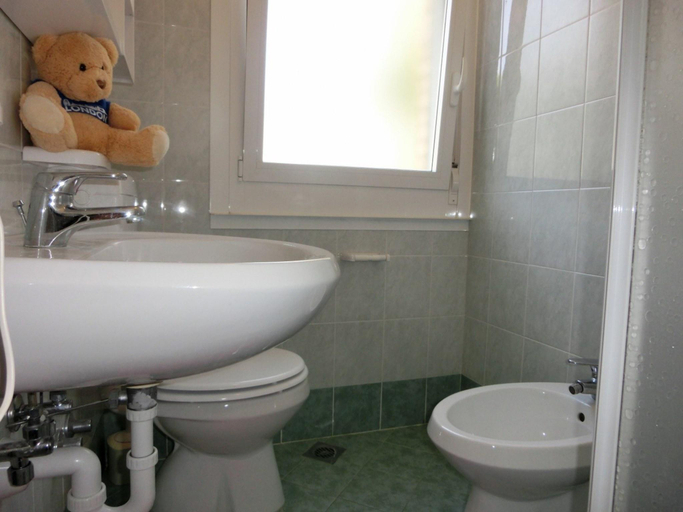Bathroom, Comfortable apartment with parking near the beach - By Beahost Rentals, Venezia