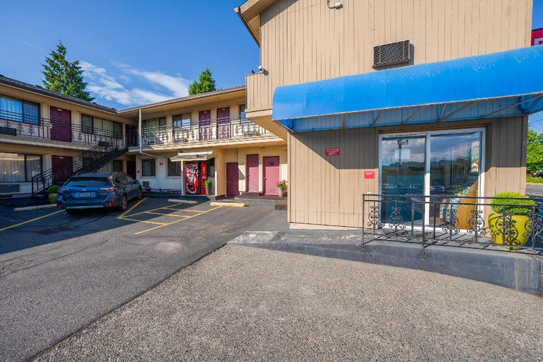Exterior & Views 2, Broadway Inn, Multnomah