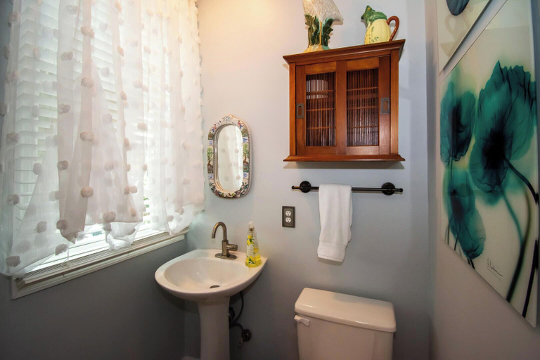 Bathroom 3, 708 Ocean Cottage, Beaufort