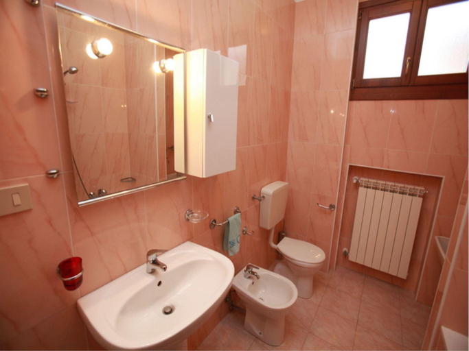 Bathroom 2, Beautiful sea view apartment for 12 people by Beahost Rentals, Rovigo