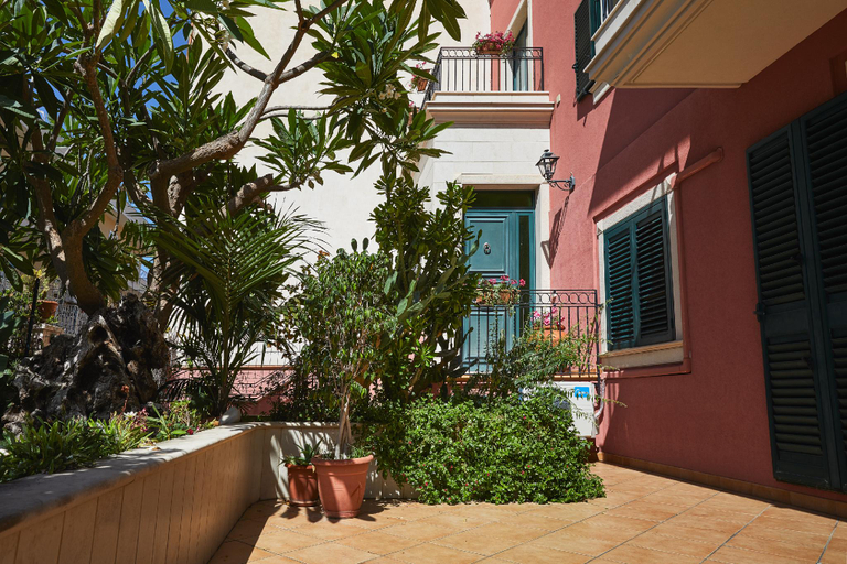 Others 2, nice studio on the terrace, Ragusa