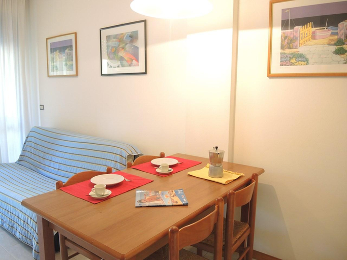 Others 4, Apartment in residence with swimming pool, balcony and air conditioning, Venezia