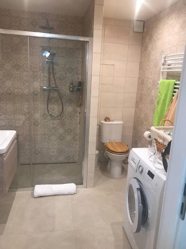 Bathroom, Lovely And Freshly Renovated Apartment In Praha 10, Praha 10