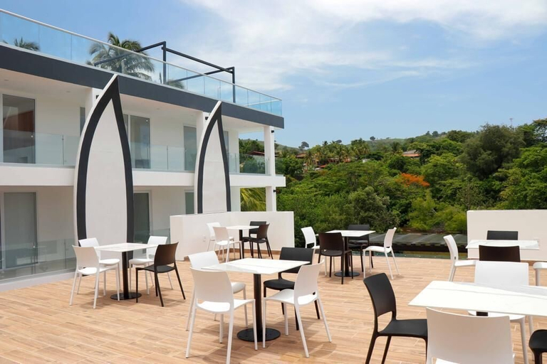 Food & Drinks 4, The Views Resort, Tamanique