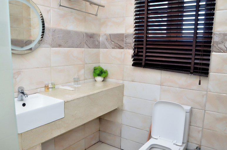 Bathroom 3, BON Hotel Hyatti Warri, Uvwie