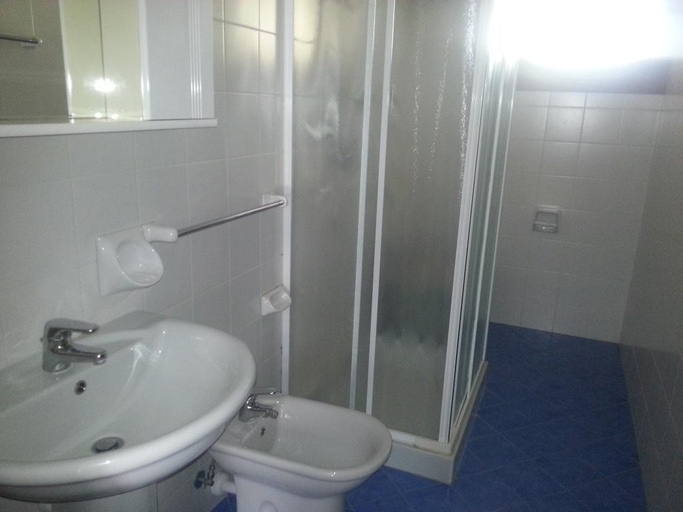 Bathroom, Apartment with shared pool for 5 people - By Beahost Rentals, Venezia