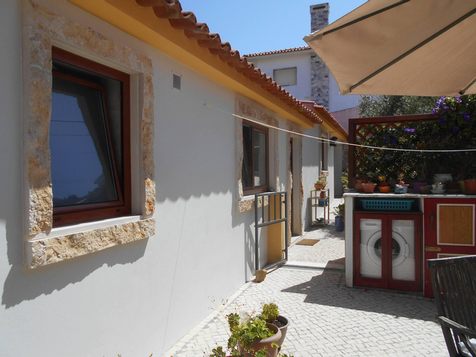 Cottage with 2 bedrooms with both en-suite bathrooms in a seaside village, Caldas da Rainha