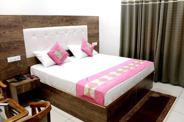 Others 5, hotel royal star, Sahibzada Ajit Singh Nagar