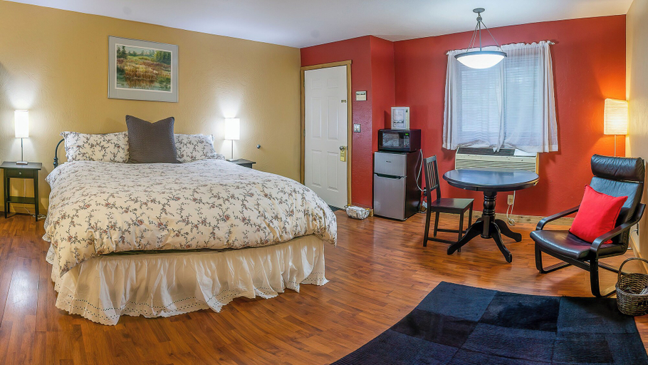 Bedroom 2, Green Springs Inn, Jackson