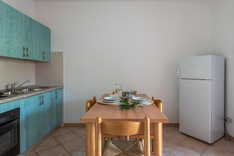 Others 2, Simple Gem of Le Dimore di Budoni 1 Bedroom Apt sleeps 4, Nuoro