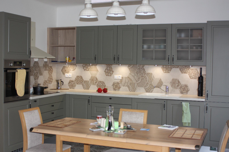 Others 5, Lovely And Freshly Renovated Apartment In Praha 10, Praha 10