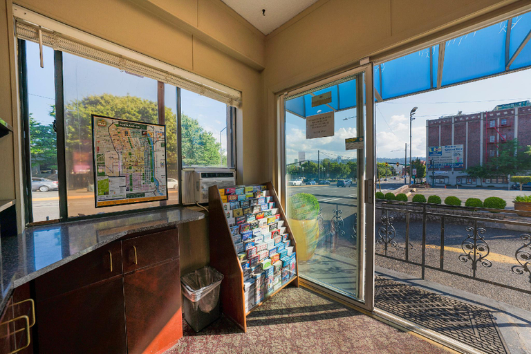 Public Area 2, Broadway Inn, Multnomah