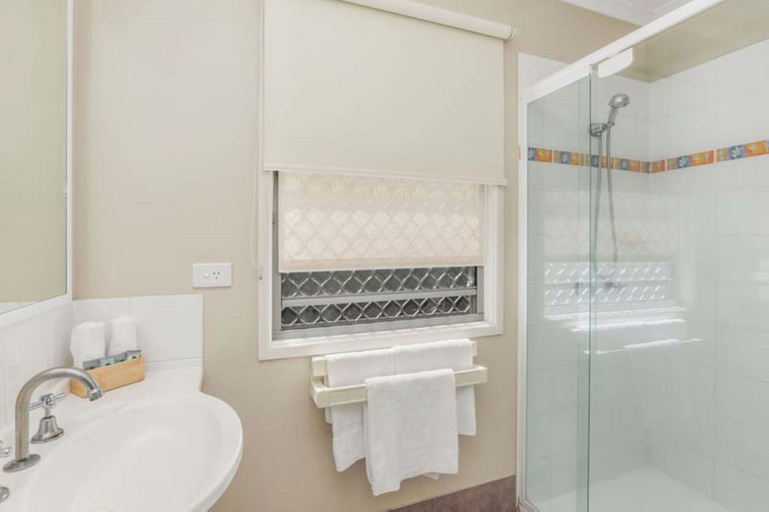 Bathroom 3, Reflections Brunswick Head - Holiday Park, Byron
