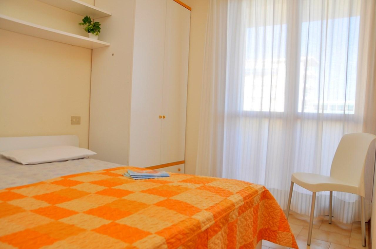 Bedroom 2, Beautiful seafront flat with swimming pool in Bibione - By Beahost Rentals, Venezia