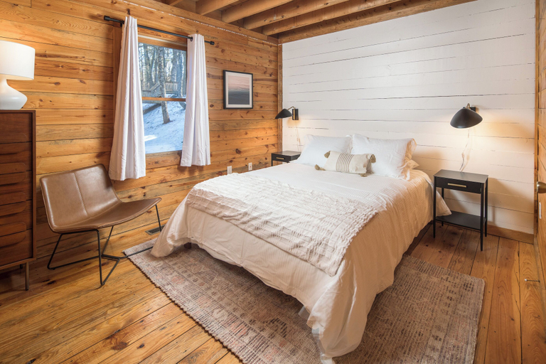 Bedroom 1, Red Feather Cabins 250, Watauga