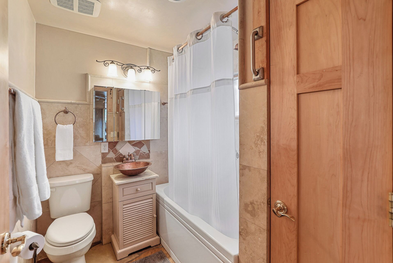 Bathroom 2, King, Coconino