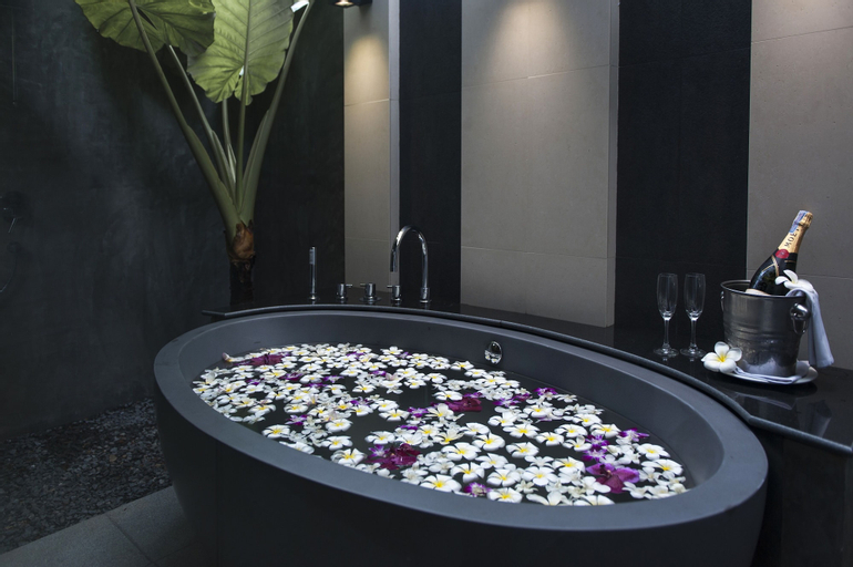 Bathroom 11