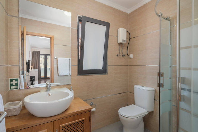 Bathroom 4, Apartamentos na Praça by An Island Apart, Funchal