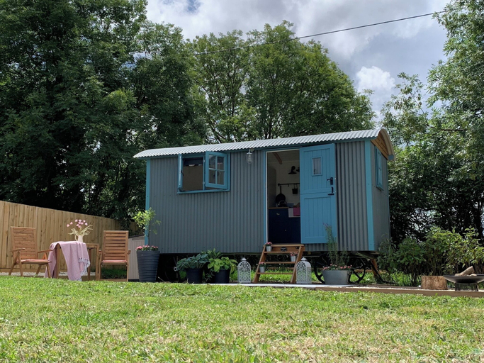 Exterior & Views 2, St. Kew Shepherd Huts, Cornwall