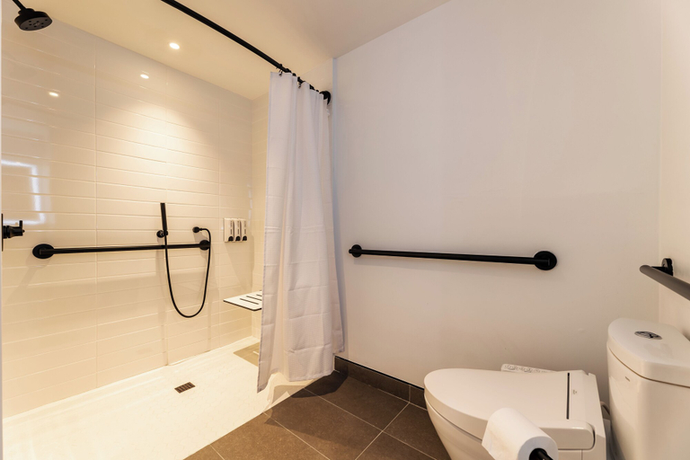 Bathroom 5, Hotel Mai Downtown Long Beach, Los Angeles