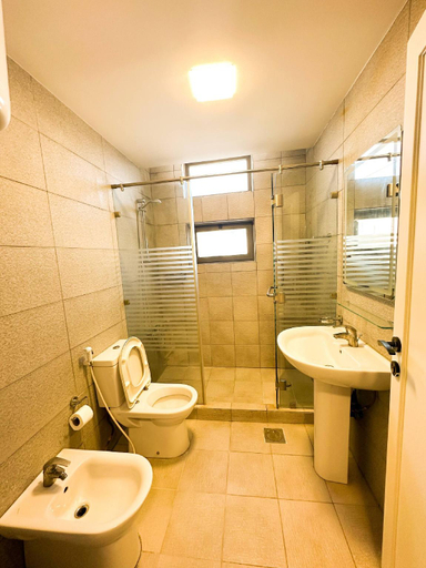 Bathroom 2, central apartment for rent 26, Amman