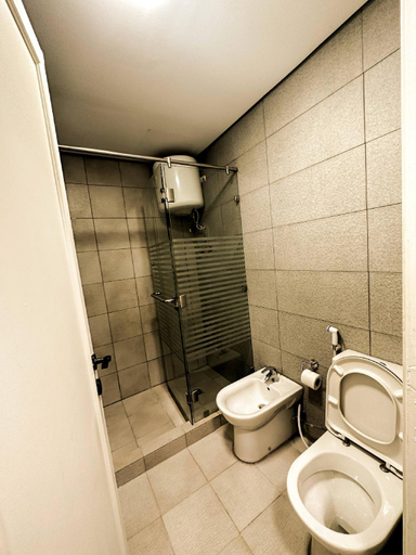 Bathroom 2, central apartment for rent 31, Amman