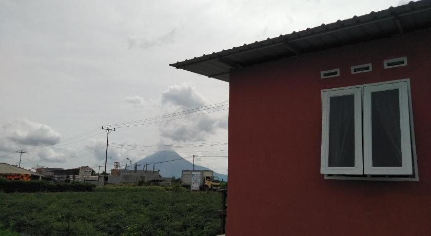 Exterior & Views 1, Vulkaan Homestay, Karo