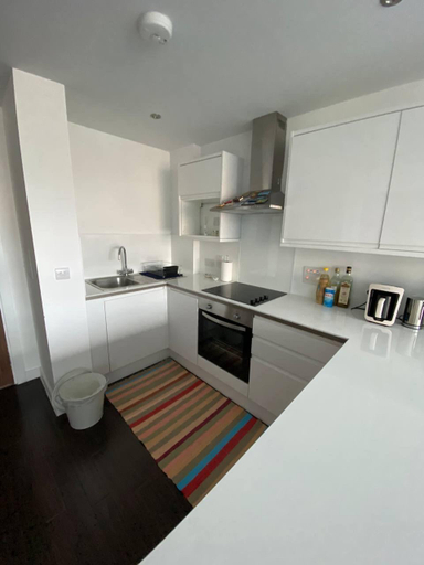 Others 3, Modern 1+1 flat next to Sutton train station, London
