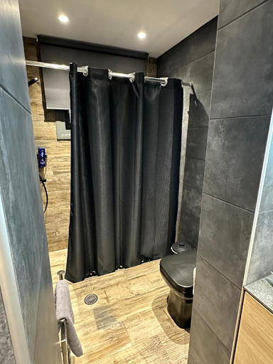 Bathroom 2, Magic View 4U, Attica