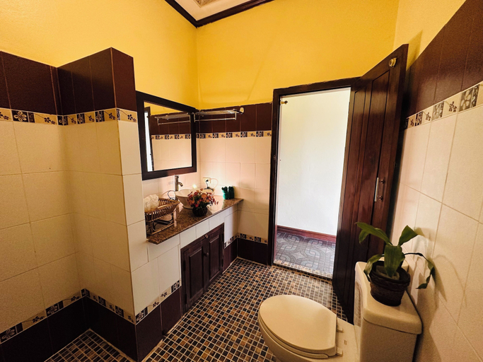 Bathroom 5, Visoun Luang Prabang Hotel, Luang Prabang