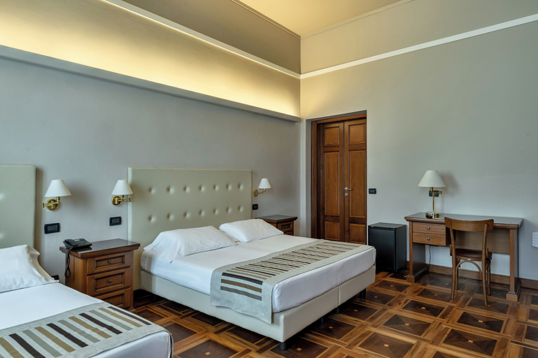 Bedroom 3, Hotel Antica Dimora , Mantegna Hotels, Mantua