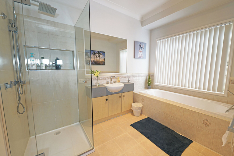 Bathroom 4, Hallam 5BRM Rental Entire House, Casey - Hallam