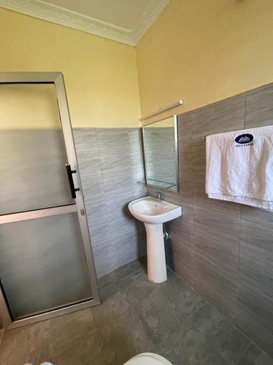 Bathroom 3, Sega Lodge, Ugenya