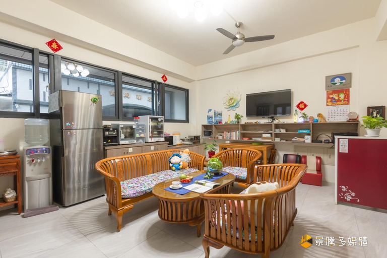 Food & Drinks 5, Happiness Has Arrived – Free Parking, Elevator, Pet-Friendly, Near Hualien Railway Station, Hualien