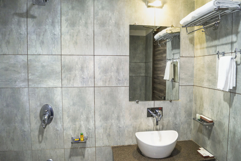 Bathroom 3, Fabhotel Sr Residency, Dehradun