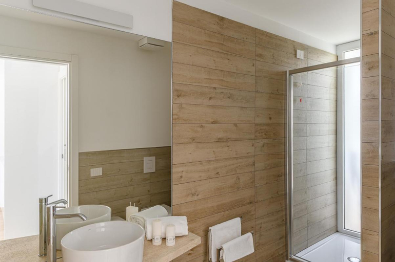Bathroom 4, Stunning Capo Falcone Charming Apartments, 1 Bed Comfort Apt sleeps 4 Child, Sassari