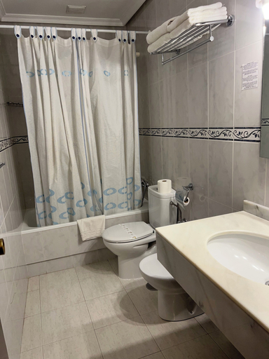 Bathroom 5, Hostal Sonsoles Madrid Centro, Madrid
