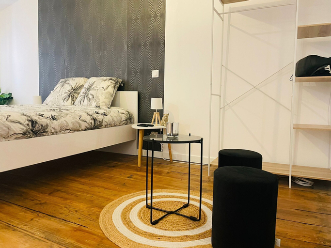 Bedroom 2, 7 Rue Cherche Midi, Charente