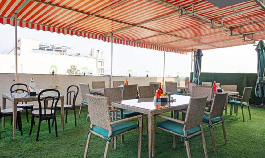 Food & Drinks 4, Fabhotel Prime Finesse, Pune