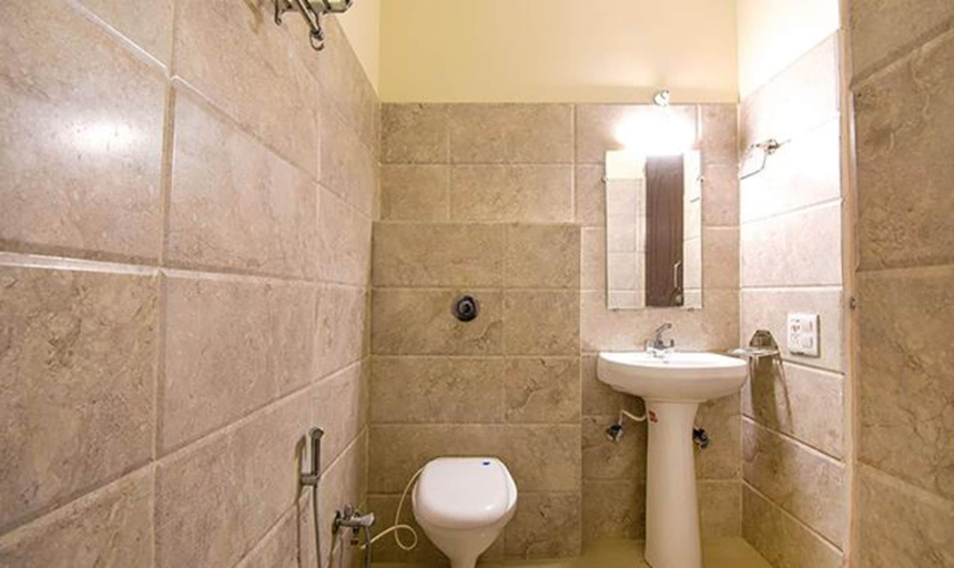 Bathroom 2, Fabexpress Bzoy Inn, Dehradun